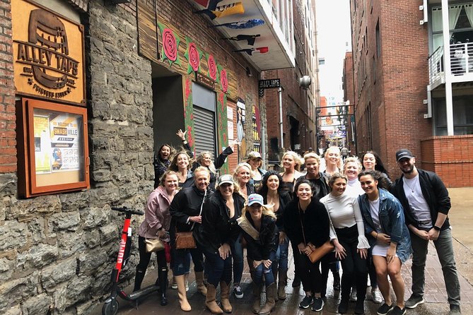 All-Inclusive Pub Crawl with Moonshine, Cocktails, and Craft Beer - The guides can make or break the night