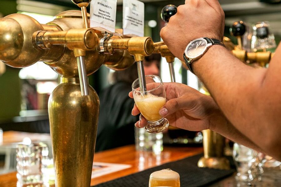Amsterdam: Guided Craft Beer Brewery Bus Tour with Tastings - The bus ride makes the brewery hopping practical