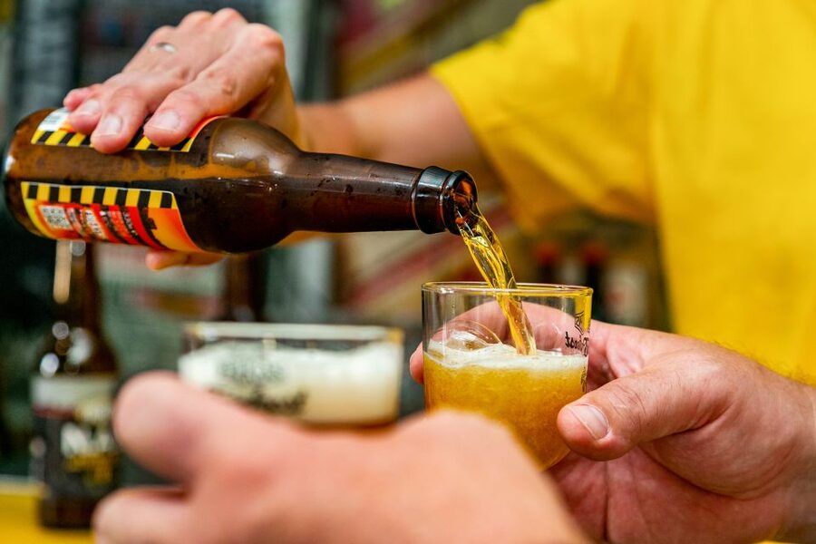 Amsterdam: Guided Craft Beer Brewery Bus Tour with Tastings - Third stop: Breugem Beer and the final comparison