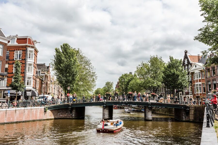 Amsterdam: Private Cheese and Beer Tour - Walking through the Jordaan