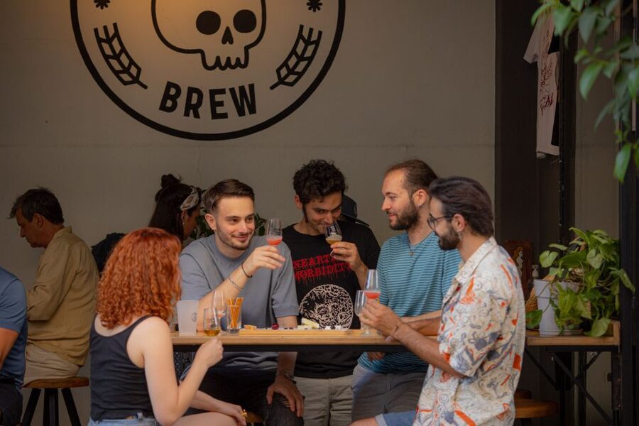 Athens: Walk and Beer Tasting - The Athens you see between the famous sights