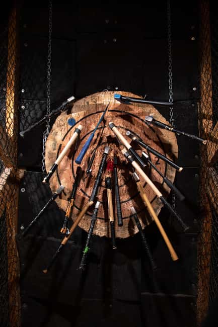 AXE THROWING & CRAFT BEER EXPERIENCE IN COLOGNE - One private lane, four players, and plenty of turns