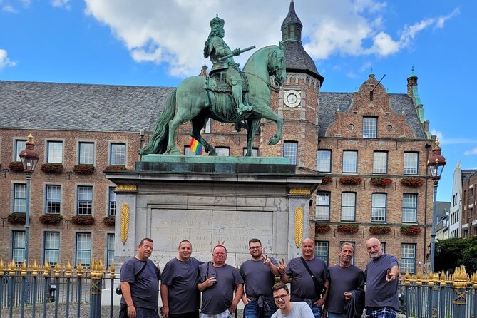 Beer tour with tasting in Dusseldorf - Jan Wellem, the town hall, and Düsseldorf’s odd characters