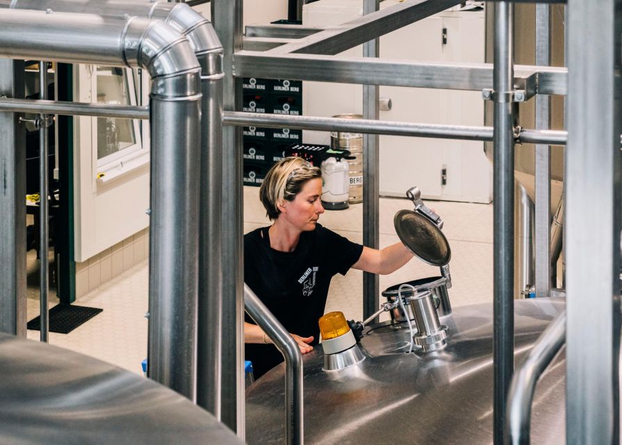 Berlin: Berliner Berg Brewery Tour with Beer Tasting - The guide makes the difference