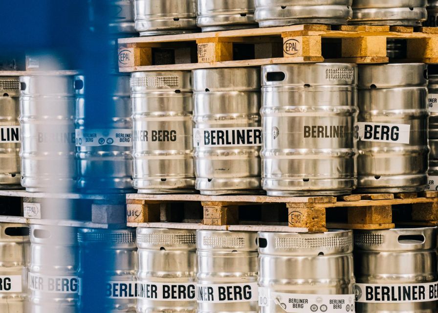 Berlin: Berliner Berg Brewery Tour with Beer Tasting - Five beers, five chances to compare