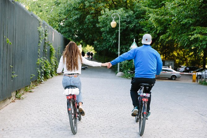 Berlin City Bike Tour with Beer Garden Stop - Checkpoint Charlie and the Wall