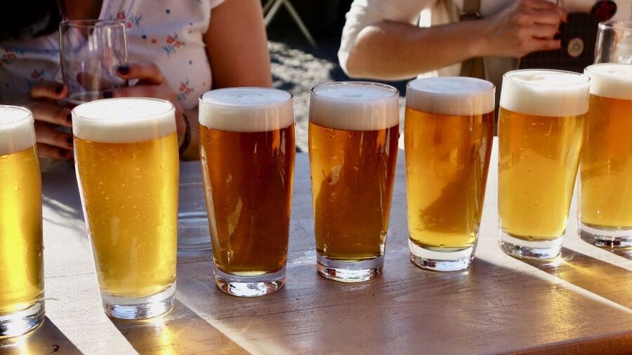 Berlin: Guided Craft Beer & Cultural Tour With Snacks - Three stops, nine beers, and plenty to compare