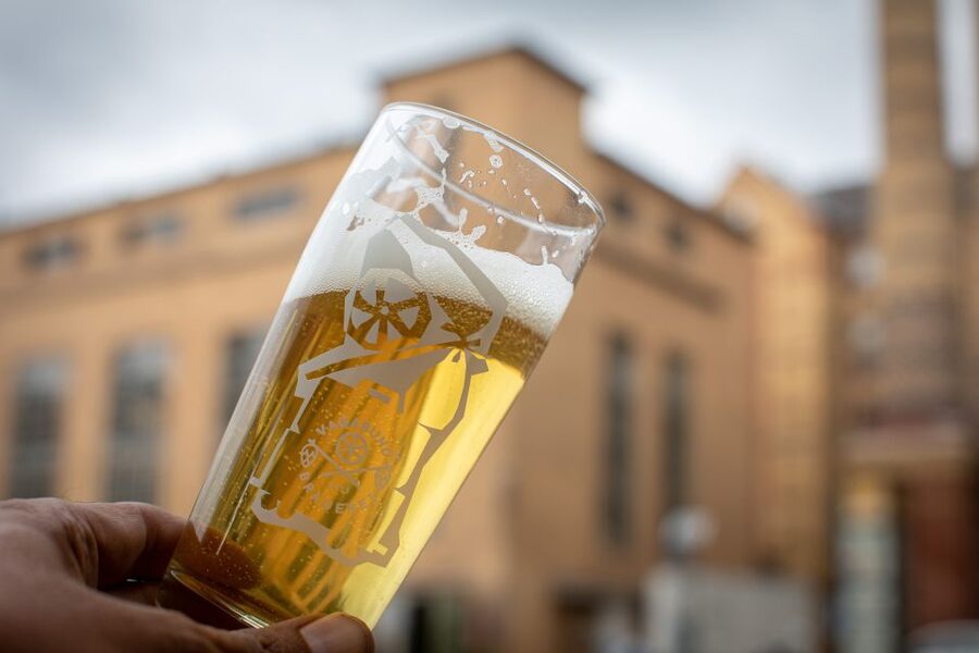 Berlin: Vagabund Brauerei Beer Tasting & Guided Brewery Tour - What you see on the brewing floor