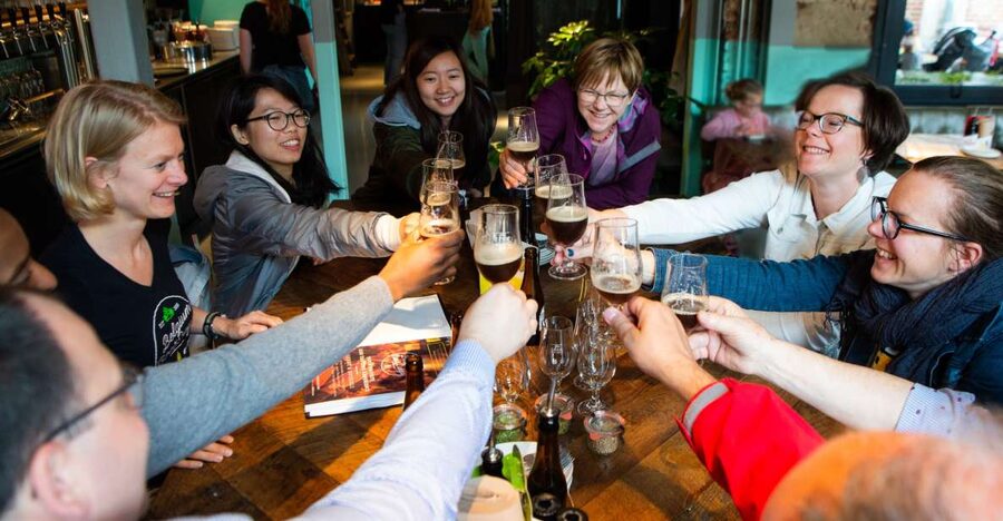 Bruges: Belgian Beer Tour with Chocolate Pairing - Seeing Bruges between the beer stops
