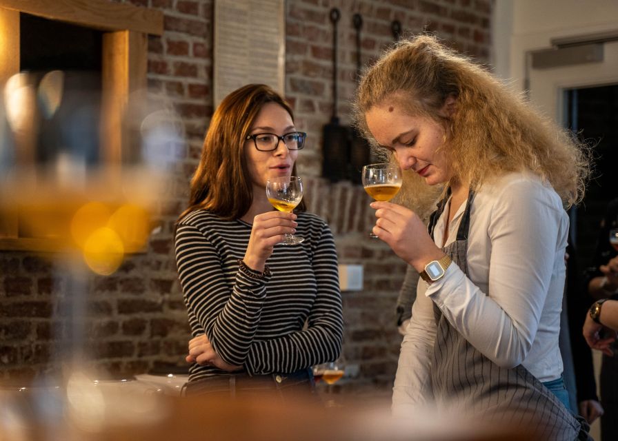 Bruges: Belgian Waffle-Making Workshop with Beer Tasting - The social side of the class