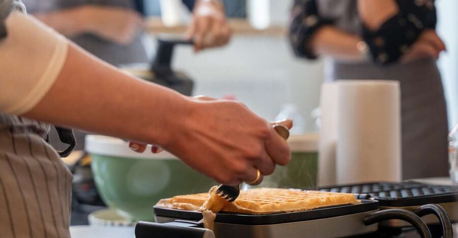Bruges: Belgian Waffle-Making Workshop with Beer Tasting - What the $55 price includes