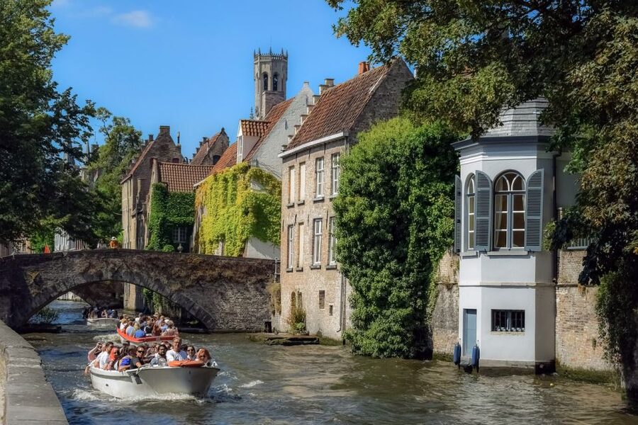Bruges: Guided Tour & Boat Ride with Optional Beer Tasting - Walplein, Stoofstraat, and the old hospital