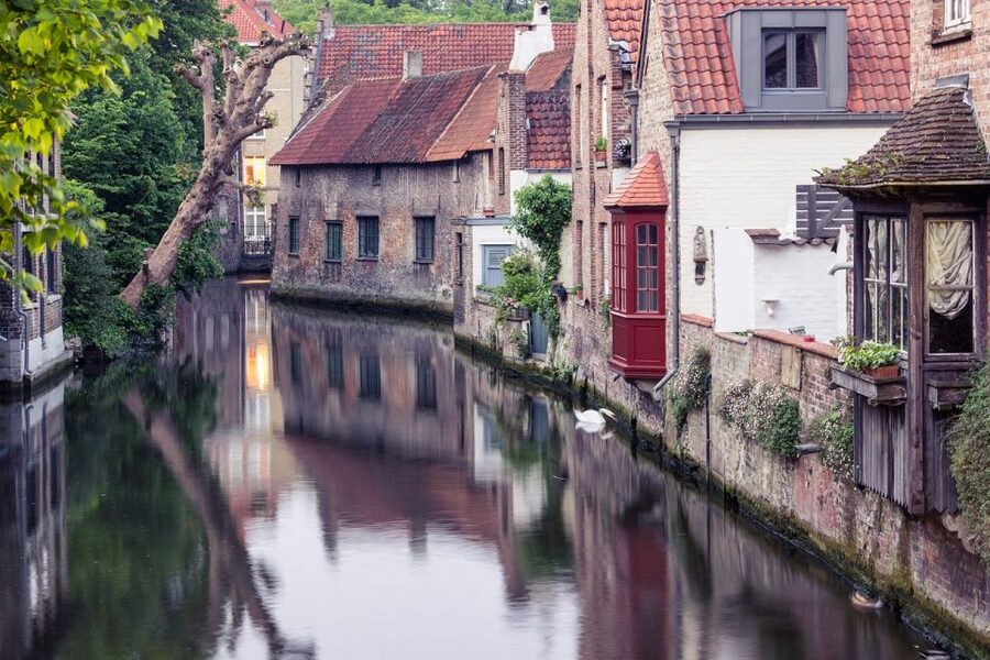 Bruges: Guided Tour & Boat Ride with Optional Beer Tasting - The optional four-beer tasting