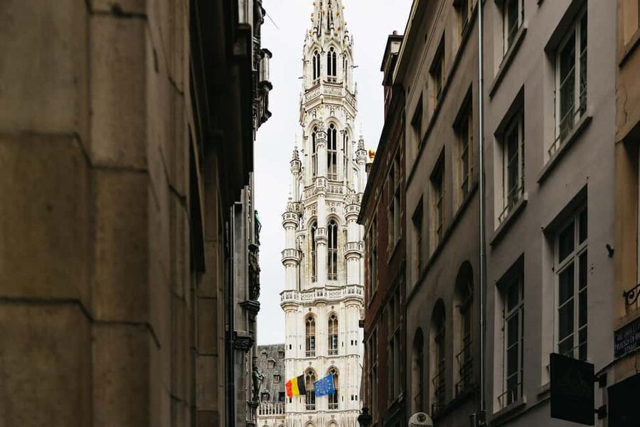Brussels: Beer Tour with 6 Beers and 3 Chocolate Tastings - What the four-hour pace feels like