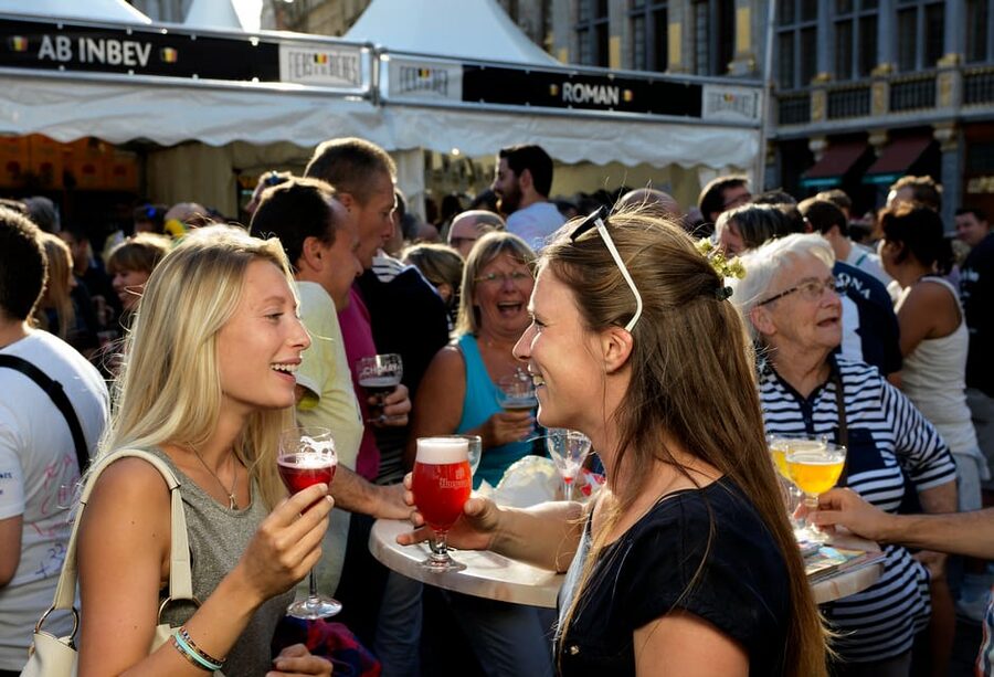 Brussels: Belgian Beer Tasting Tour - Meeting at Grand-Place and finding the first bar
