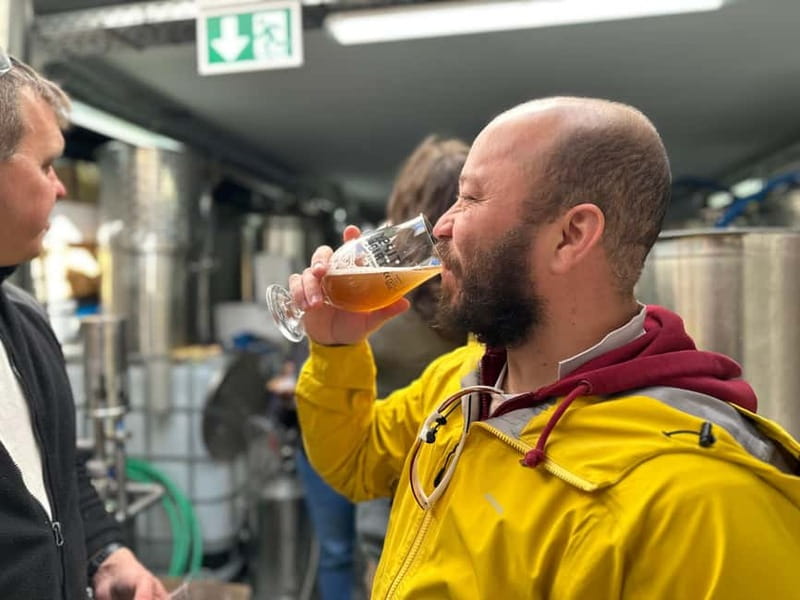 Brussels: micro brewery & distillery tour + beer tasting - What the one-hour tour actually covers