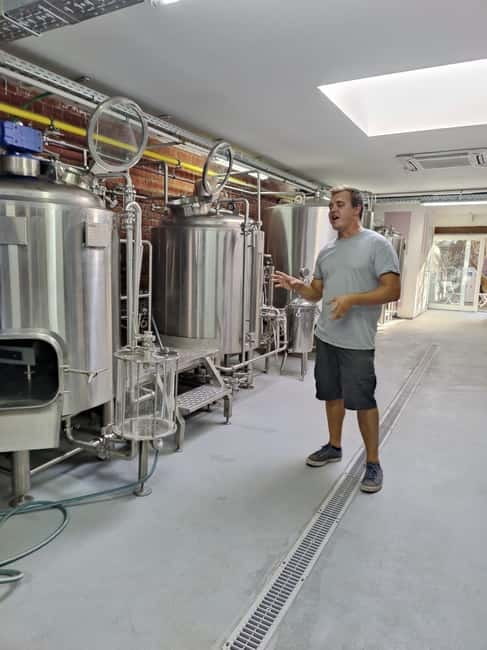 Brussels: micro brewery & distillery tour + beer tasting - Staying for the taproom after the tour