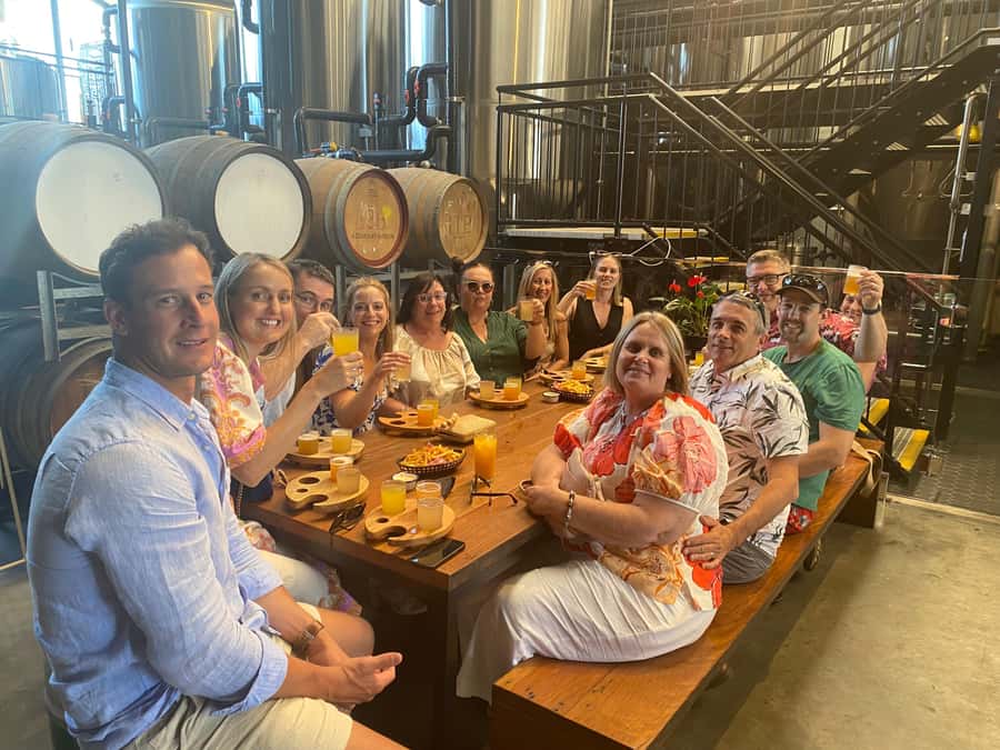 Byron Bay Brewery and Distillery Day Tour: Lunch & tastings - What the guide adds
