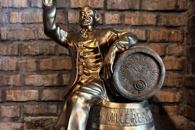 Chicago to Milwaukee Day Trip with Brewery Tour & City Highlights - What the guide and vehicle add