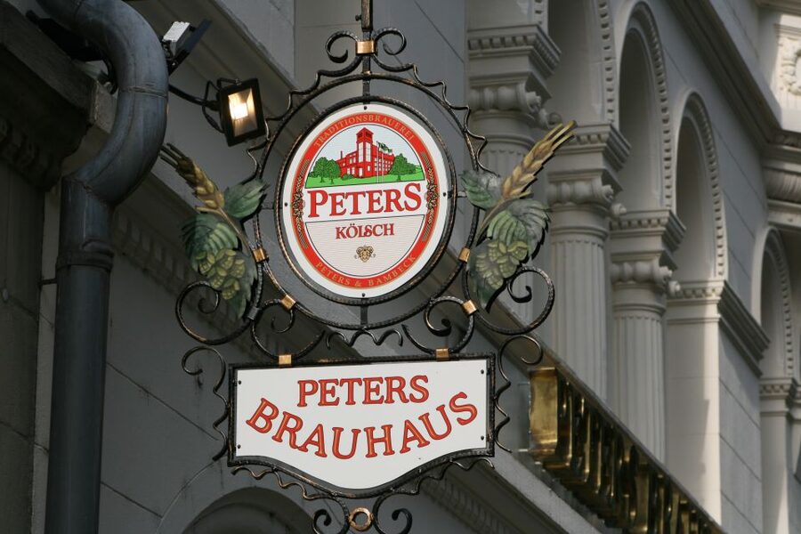 Cologne: 3 Old Town Breweries Guided Walking Tour - Früh am Dom and Cologne’s signature beer
