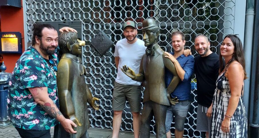 Cologne: Old Town Walking Tour inkl Brewery Visit - Language, pace, and group format