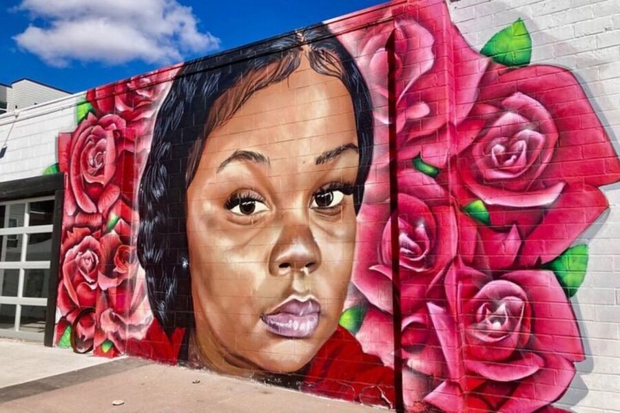 Denver Street Art & Murals Tour + Brewery Visit/Beer Tasting - Meeting your guide at Denver Central Market