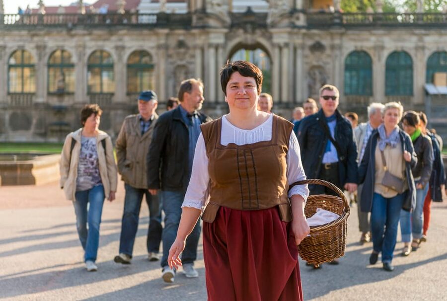 Dresden: Guided Beer Tour of the Historic Old City - Theaterplatz and the Semperoper
