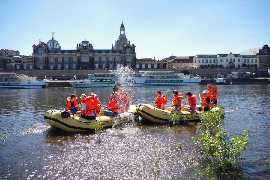 Dresden: Private Inflatable Boat Tour with Beer Garden Stop - Paddling past Dresden’s Elbe castles