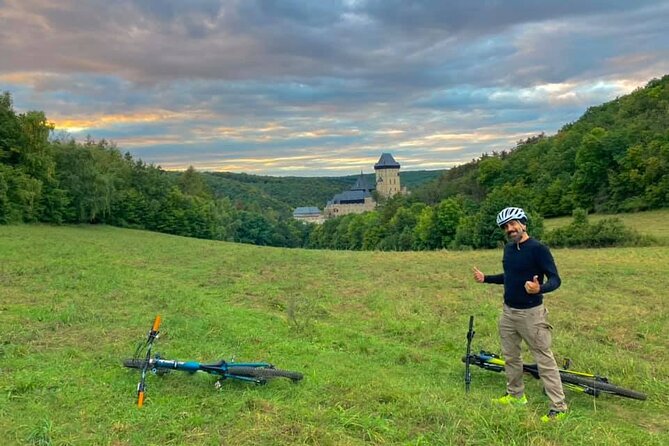 E Bike Day Trip I Visit a Roman Castle and Taste Craft Beer - A short look at Karlstejn Castle