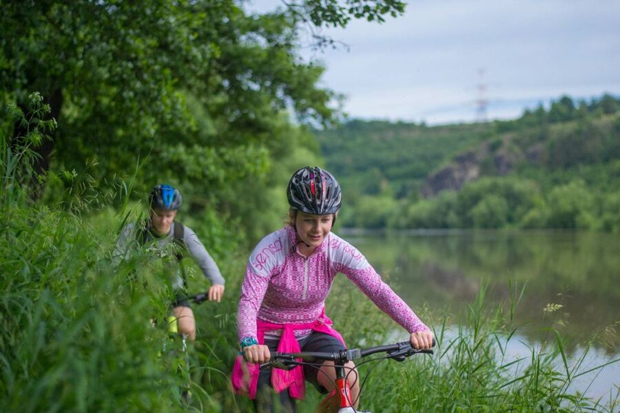 E-Bike Day Trip: Visit a Roman Castle and Taste Craft Beer - Lunch and beer at the Vseradice brewery