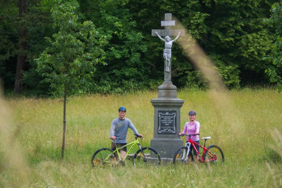 E-Bike Day Trip: Visit a Roman Castle and Taste Craft Beer - Riding back toward Karlstejn and taking the train