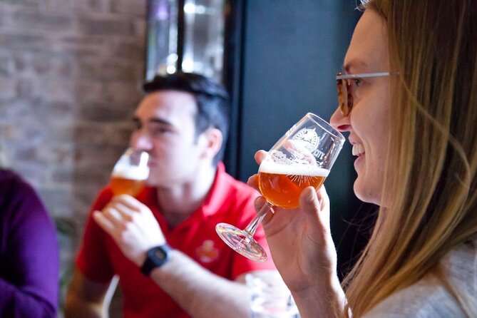 Edinburgh: Pubs & History Walking Tour with Beer Tasting - Canongate and the old brewing tradition