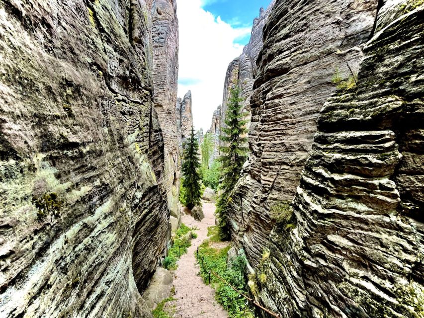 From Prague: Hike, Castle and Brewery in Bohemian Paradise - Lunch inside a 14th-century castle