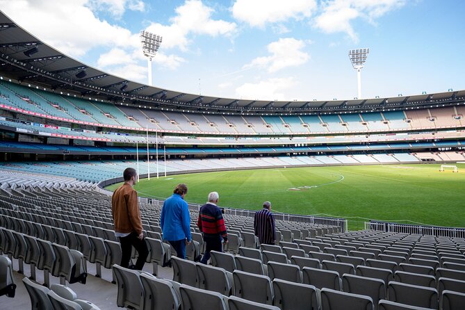 Full-Day Sports and Beer Tour of Melbourne with Lunch - Guides, group size, and the rhythm of the day