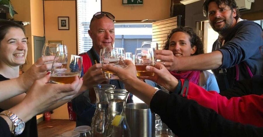 Glasgow: Pubs & History Guided Walking Tour with Beer - A second bar puts Scottish beer side by side
