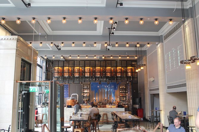 Glasgow: Pubs & History Walking Tour with Beer Tasting - What the guides add to the experience