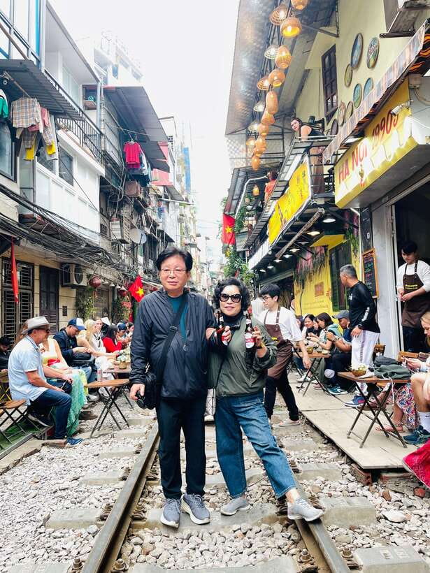 Hanoi Exclusive Craft Beer Bus: Cultural Sightseeing Tour - Banh Mi and the First Local Beer