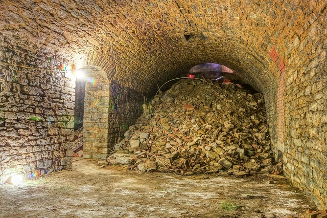 Hidden Brewery Caverns Tour in Cincinnati with Beer Tasting - A short walk through Findlay Market