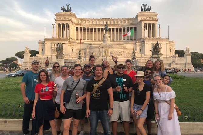 Hops and Stops Rome: History and Beer Walking Tour in the Eternal City - Piazza Venezia and the beer tasting break