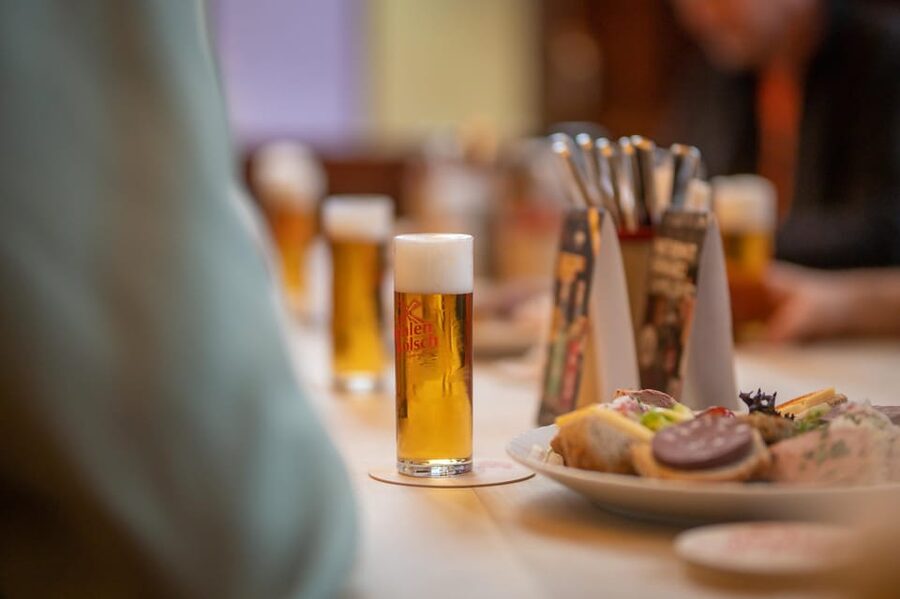 Informative and fun brewery tour in German, public - Why this Cologne beer tour works
