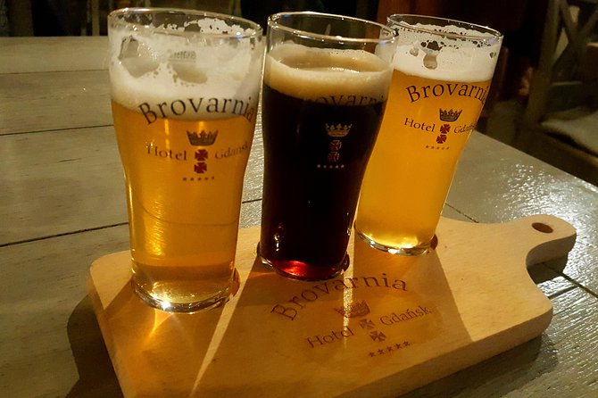 Krakow Private Polish Beer Tasting Tour with a Beer-Expert - St. Mary’s Basilica and Krakow’s first visual lesson
