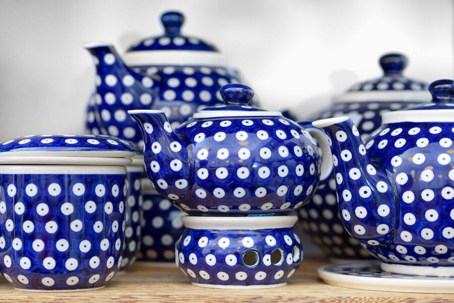 Krakow: Private Shopping Tour with Snacks and Beer Tasting - Polish pottery by region, color, and pattern