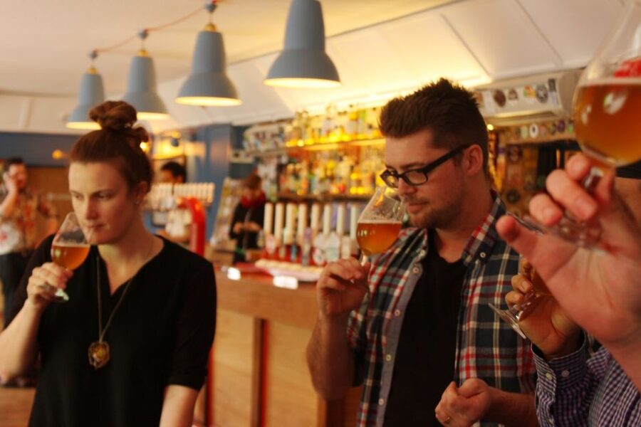 London: Secret Beer Tour - Starting with beer beside the Thames