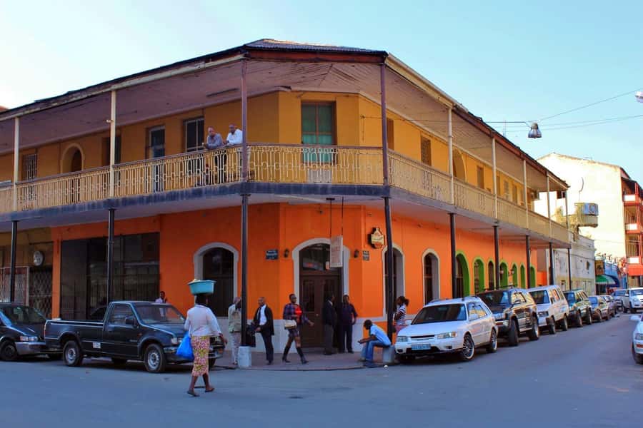 Maputo: Highlights Tour with Local Beer Tasting - The Maputo train station and its museum