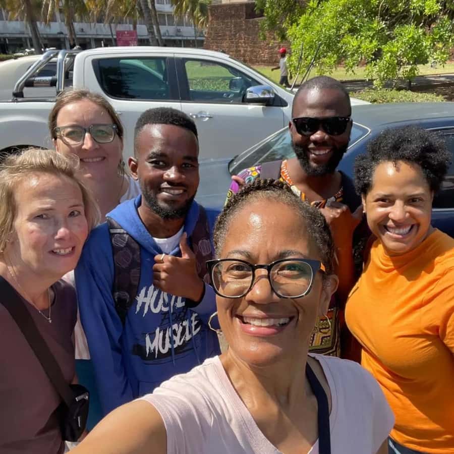 Maputo: Highlights Tour with Local Beer Tasting - The old mosque quarter and Coana’s murals