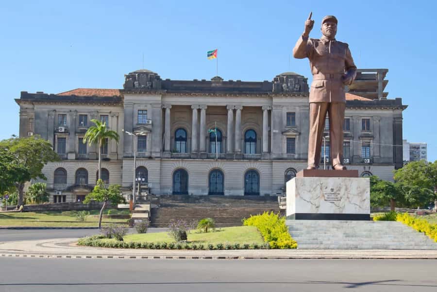 Maputo: Highlights Tour with Local Beer Tasting - Central Market and the fruit of daily life