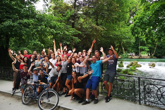 Mini Classic Bike Tour @ 4pm incl. Beer Garden & Surfers 2,5 hrs - Cycling past the Residenz and through Hofgarten