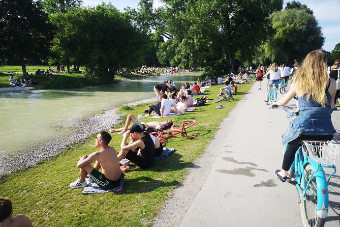 Mini Classic Bike Tour @ 4pm incl. Beer Garden & Surfers 2,5 hrs - The English Garden and Munich’s river surfers