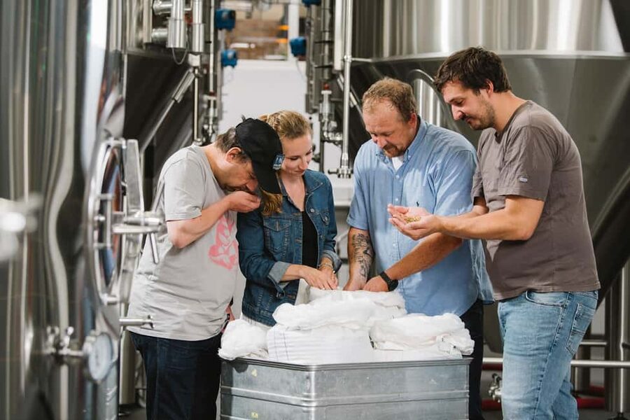 Munich: Brewery experience with beer & regional food - Eating Bavarian tapas and Brizzas