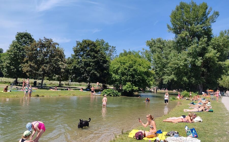 Munich: Mini Classic Bike Tour with Beer Garden Stop at 4 PM - English Garden: More Than a Park Stop